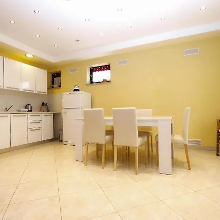 Puntizela 727 Apartament