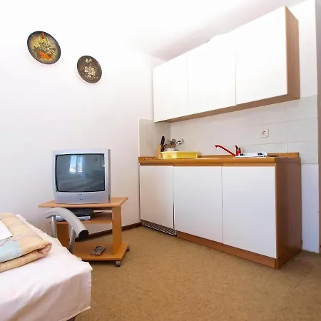 Puntizela 727 Apartament Pula