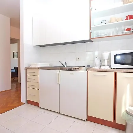 Puntizela 727 Пула