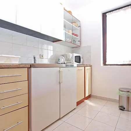 Puntizela 727 * Pula