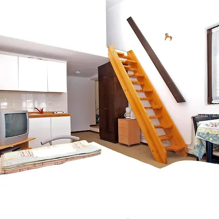 Puntizela 727 * Пула