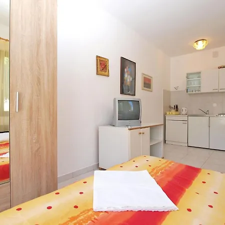 Puntizela 727 * Пула