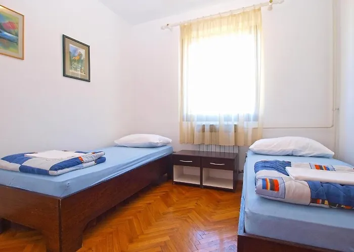 Puntizela 727 * Pula