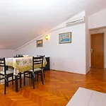 Puntizela 727 *