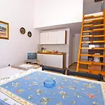 Puntizela 727 * Пула