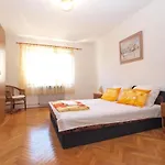 Puntizela 727 Пула